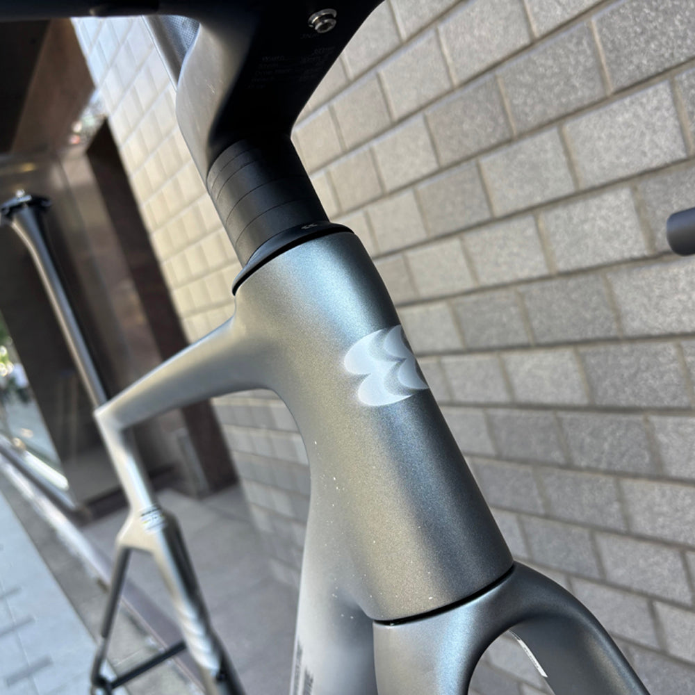 Evolve CIMA ハンドル、シートポスト付属