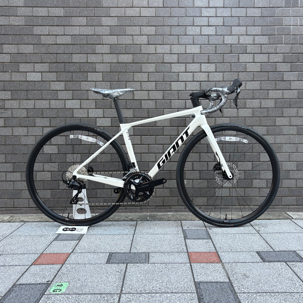 GIANT TCR Advanced 2 KOM 2025 – スポーツサイクルショップベックオン