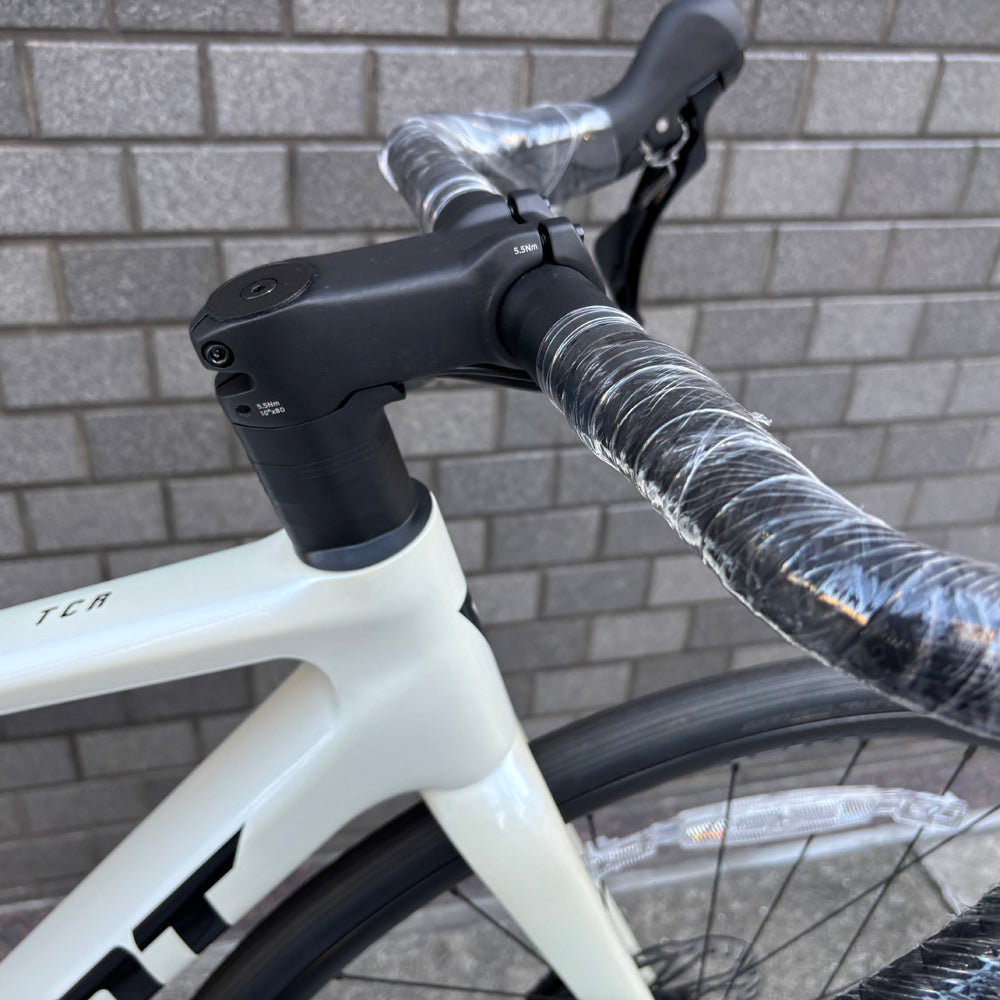 GIANT  TCR Advanced 2 KOM　2025
