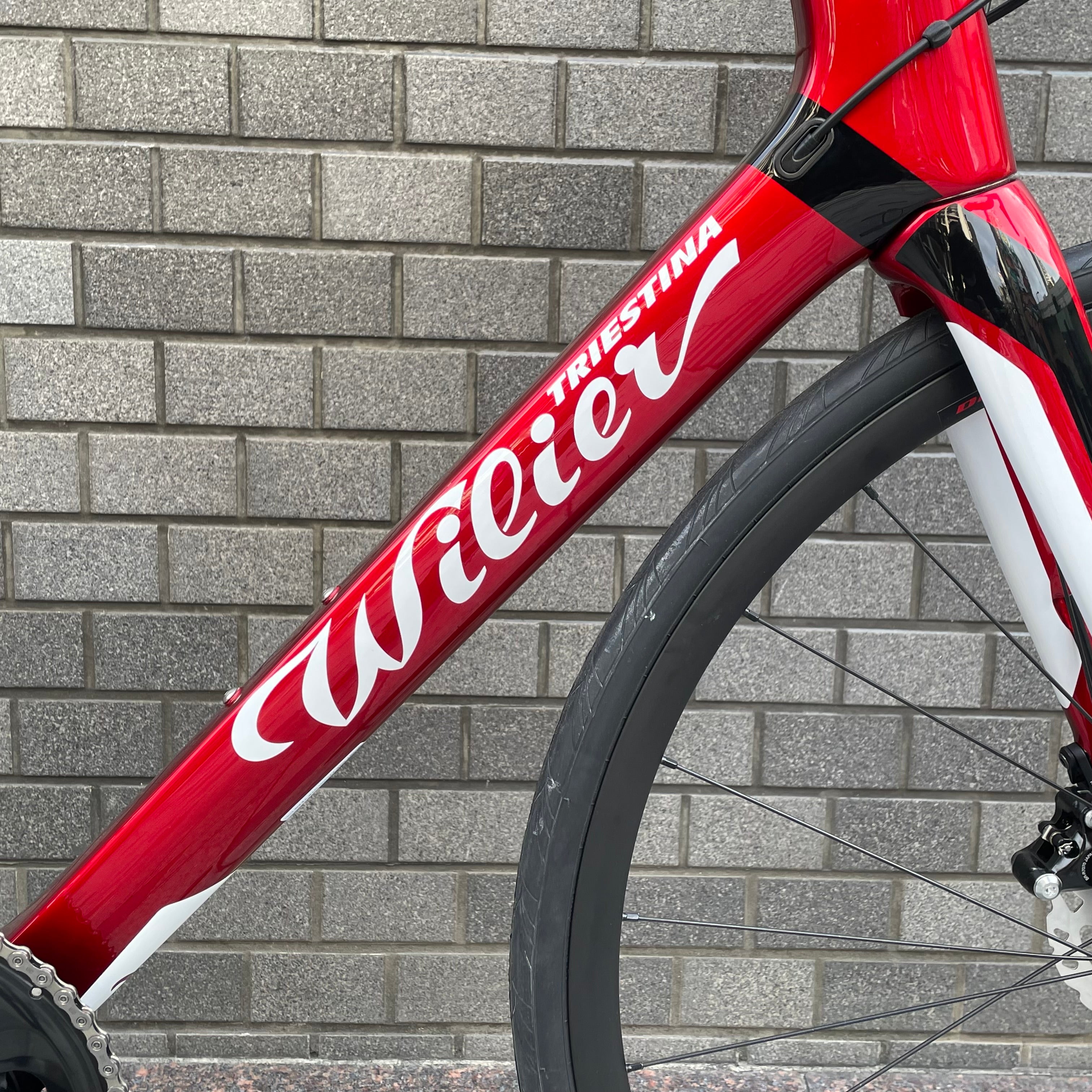 wilier gtr team disc 油圧機械式105完成車 レーシング400 ウィリエール GTR-Team Disc 新型シマノ105を搭載した100台限定の戦略